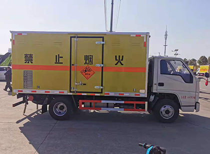 兴山爆破器材运输车工人安全操作规范与智能技术保障